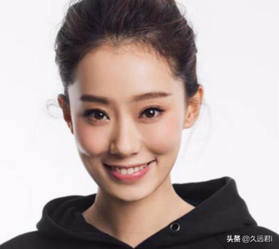 欢乐喜剧人小斐个人简介 何欢张小斐小品花房姑娘是哪期