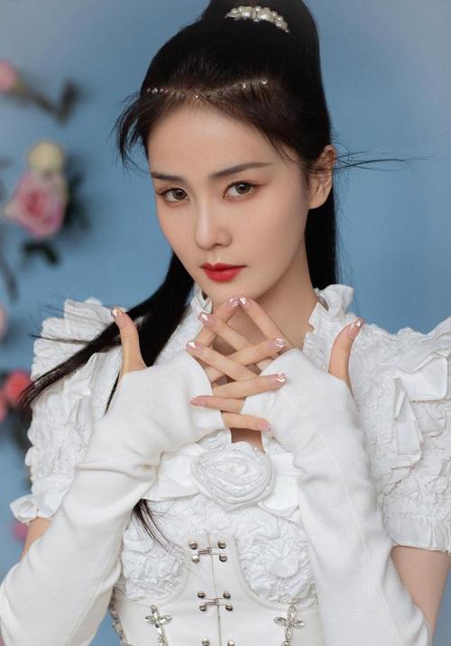 白鹿一共有什么颜色(白梦妍为什么改成白鹿)