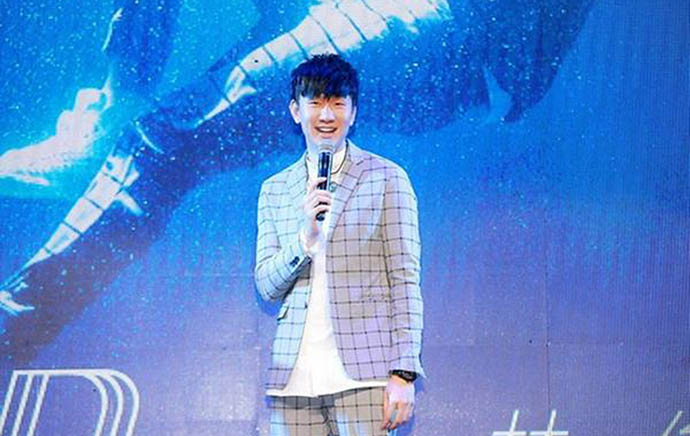 林俊杰演唱会中途呼吸困难被网友质疑