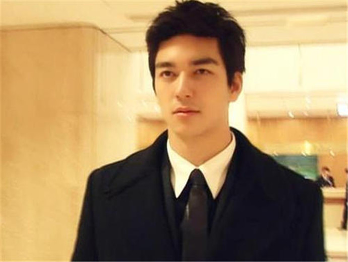 丹尼斯吴会说中文吗照片