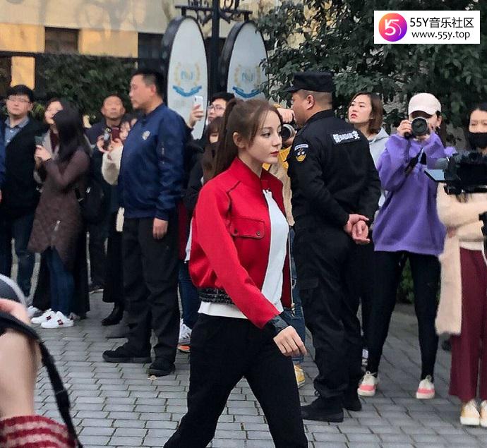 迪丽热巴极限挑战路透照