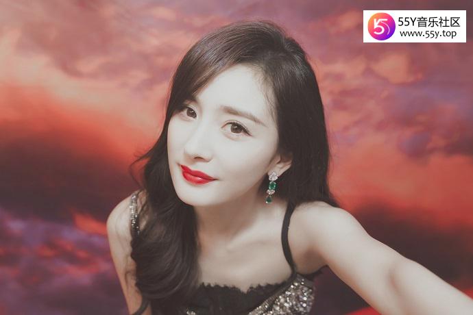 杨幂小女人的样子一样很可爱