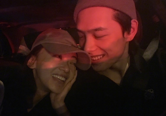 吴谨言和洪尧的亲密照,随即洪尧就删除掉了