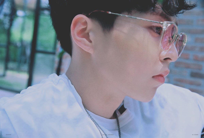 EXO成员XIUMIN将入伍