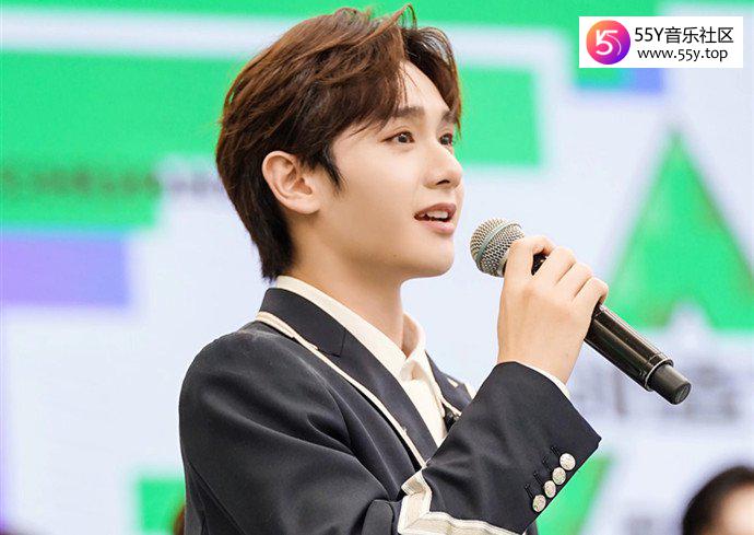 高卿尘家庭背景