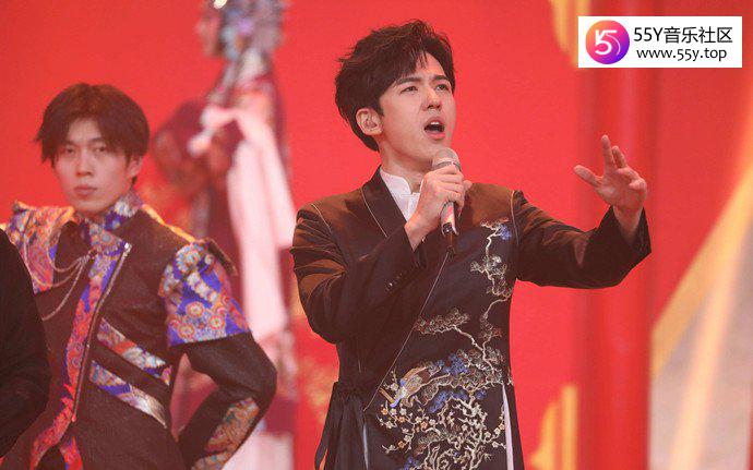 仝卓被打码惹热议