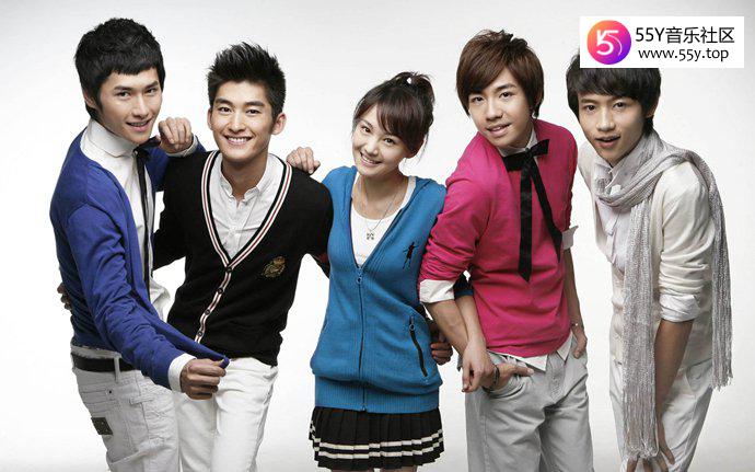 张翰郑爽炒作复合 被拍到两人戴同款情侣戒指