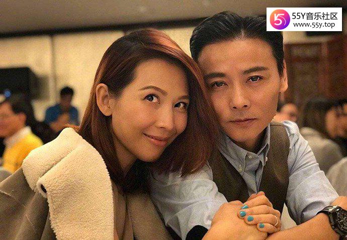 蔡少芬张晋夫妻合影