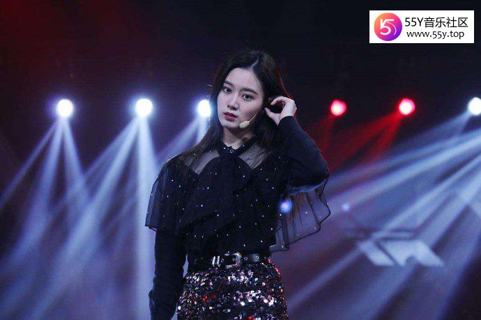 黄子韬徐艺洋暧昧互动引发网友围观