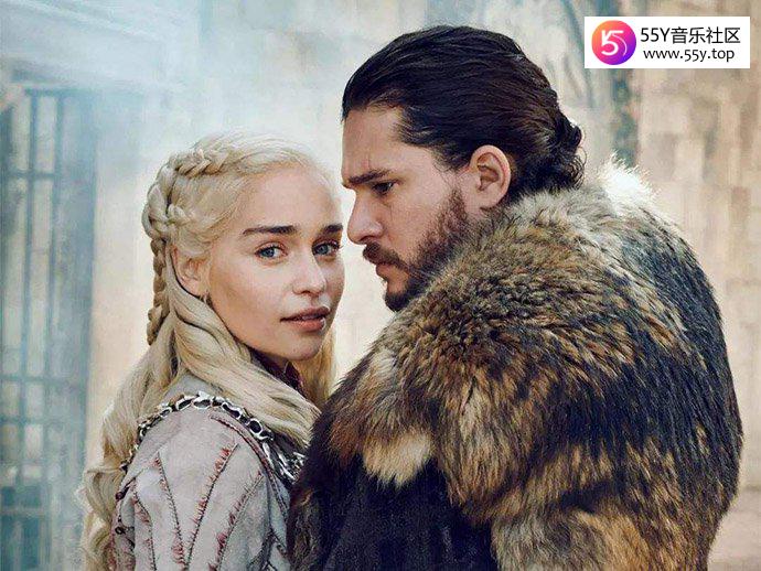 《权利的游戏》雪诺龙母合影