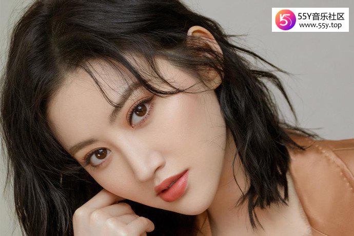 景甜和刘雨昕直播带货