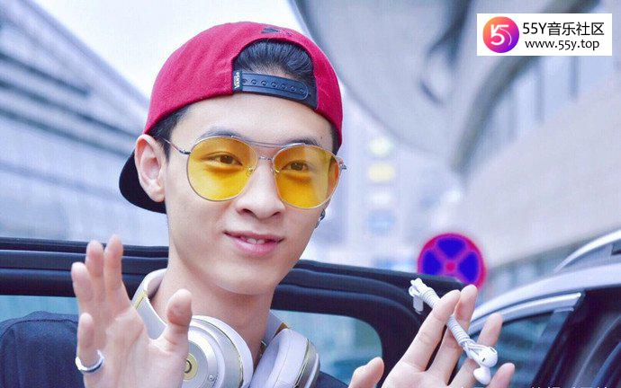 秦霄贤父母是干嘛的