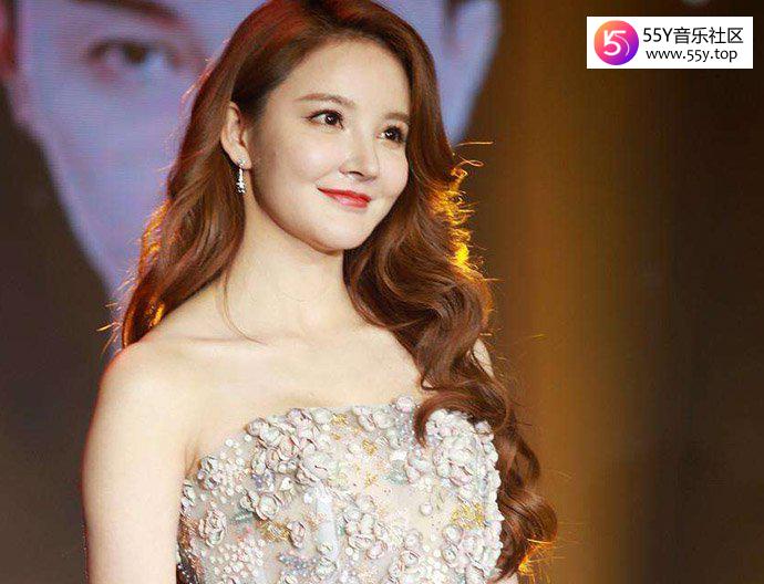 刘雨欣背景起底