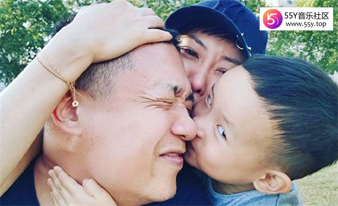 张龄心扈耀之全家福