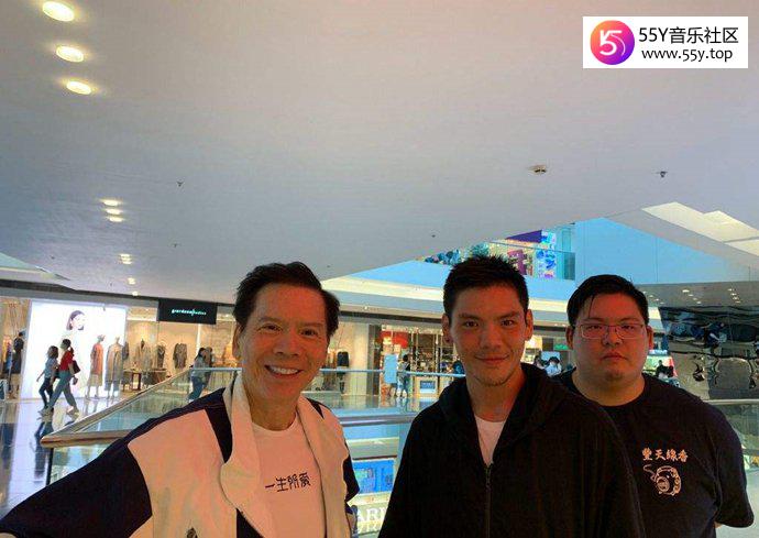 向佐和向佑是双胞胎吗 向佑为什么从来不出镜