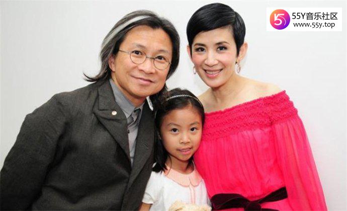 陈可辛、吴君如与女儿陈是知