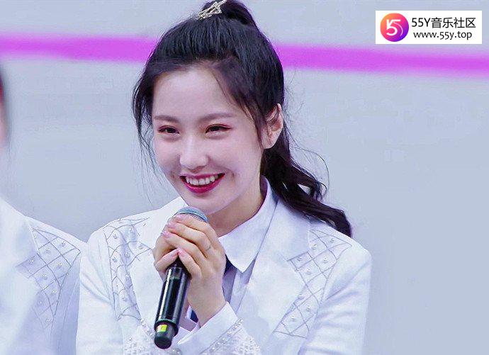 创造营舞台上的王艺瑾