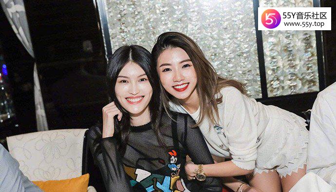 程晓玥何穗闺蜜情