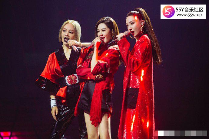 郁可唯的腿绝了 标准的女团腿比例又好,实力唱功更加赞