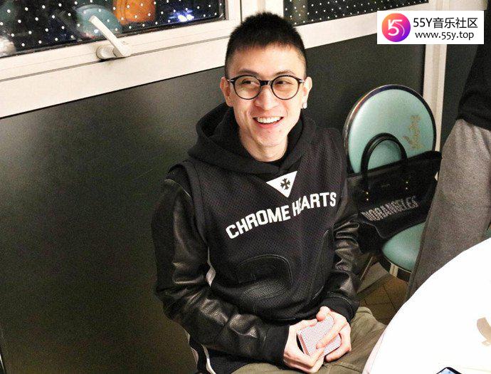 秦奋比王思聪有钱