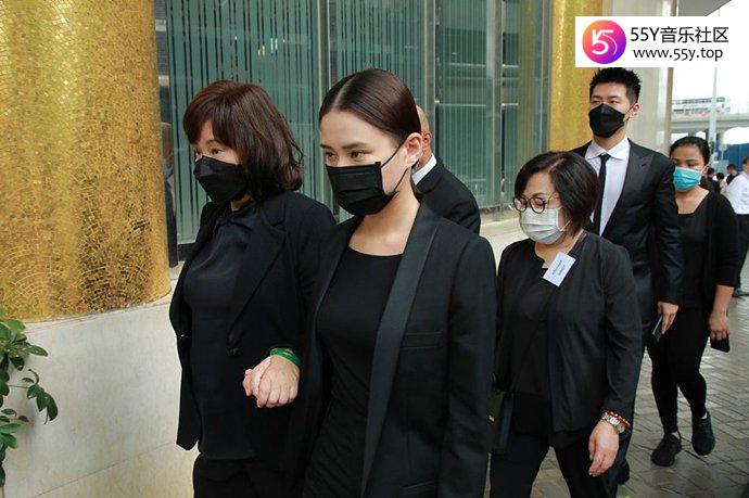 窦骁家世和何超莲家境配吗