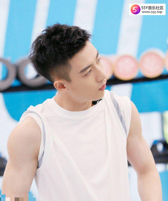 谷嘉诚刚曝光恋情一天就分手