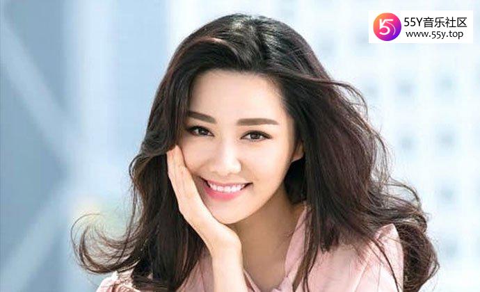 星二代汤洛雯家庭背景