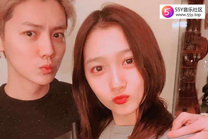 鹿晗关晓彤合影