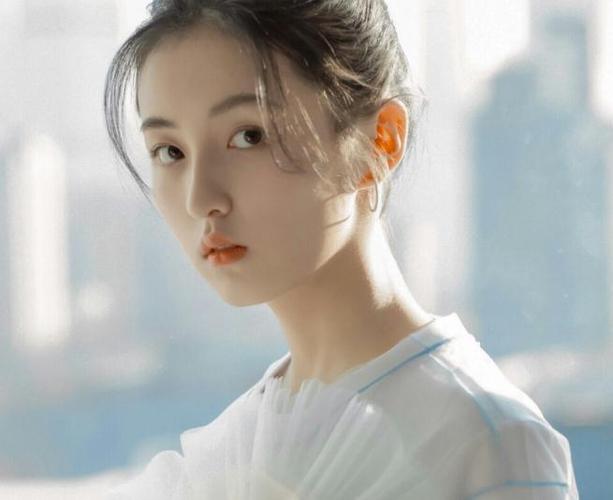 和张子枫合作的演员有哪些 张子枫几线艺人出道