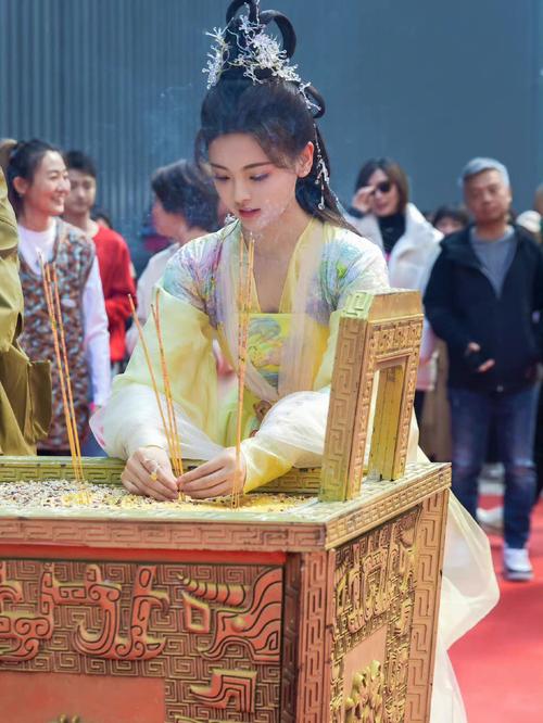 杨超越主演的电视剧是什么名字 半城风月电视剧什么时候播的