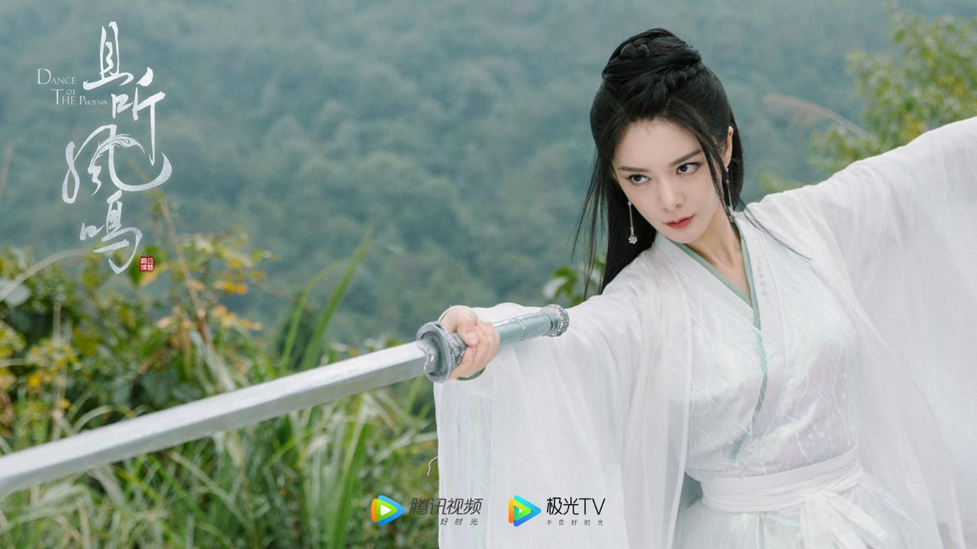 且听凤鸣凤后是谁演的 且听凤鸣拿折扇的是谁