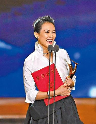 章子怡都获得过哪些荣誉称号 先进个人荣誉包括哪些内容