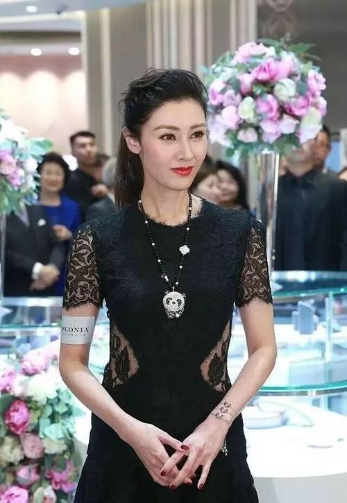 李嘉欣多大了,才结婚啊 李嘉欣穿婚纱是什么电影里的