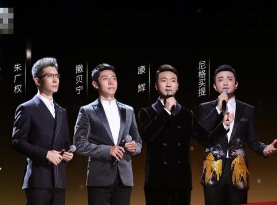 晚会唱平凡之路主持人应该怎样报幕 晚宴主持词开场白和结束语简短