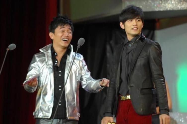周杰伦唱吴宗宪的歌曲 蒙面唱将丁丁和平安是哪一期的