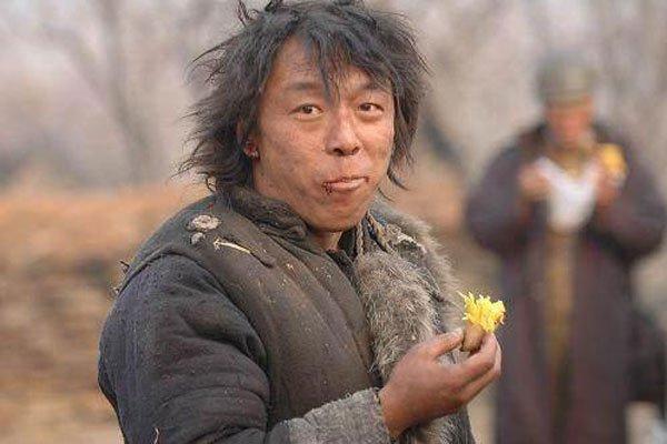 黄渤什么时候火的 王宝强哪一年火的歌