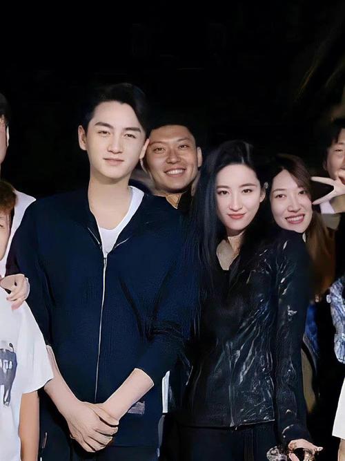 陈晓刘亦菲是同学吗(陈晓同班同学有哪些)