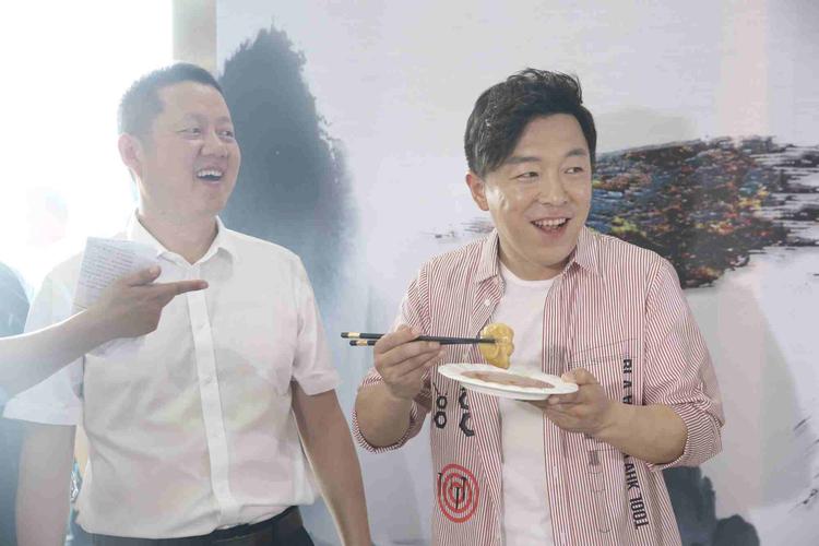 黄渤参加的美食节目叫什么(黄渤和小s节目叫什么)