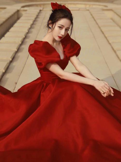 迪丽热巴红了几年(迪丽热巴为什么会得到杨幂的宠爱)