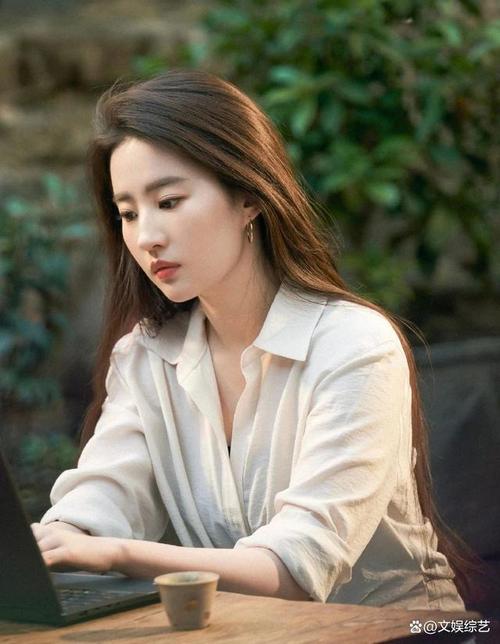 如何评价刘亦菲首部现代剧作品(刘亦菲18部影视作品集锦在线观看)