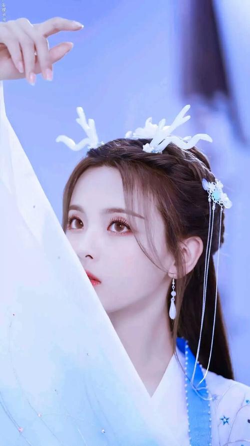 杨超越背景资料介绍(氧气小花杨超越经历)