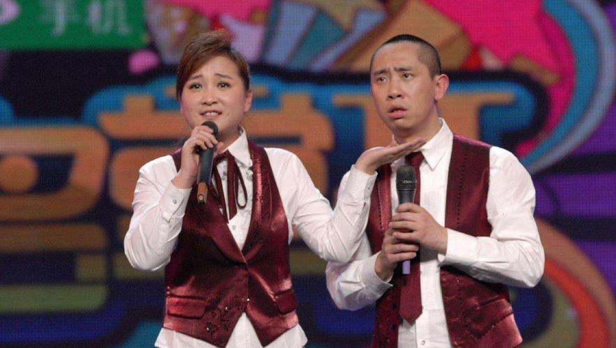 贾玲搭档女的叫什么名字(和贾玲张小斐一起的女搭档都有谁)