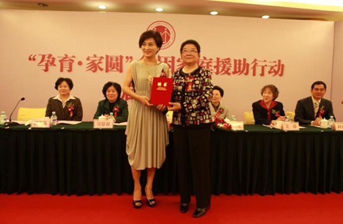 李玲