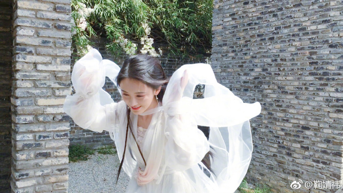 鞠婧祎饰演白素贞