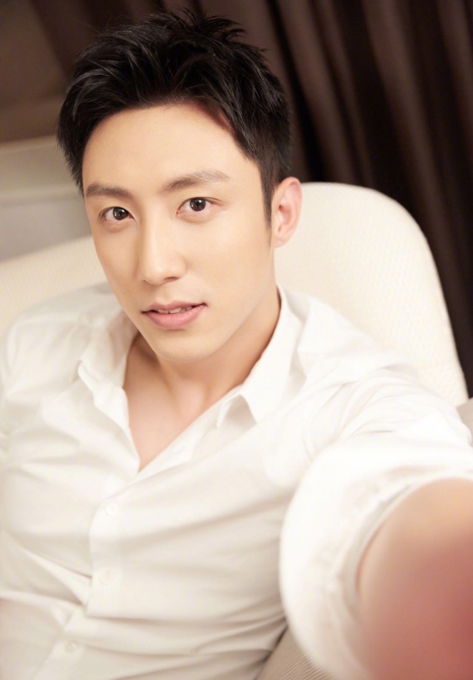 黄景瑜最佳新人奖 被质疑但是依旧坦荡前行