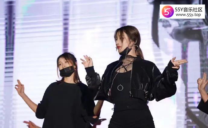  锤娜丽莎旧照