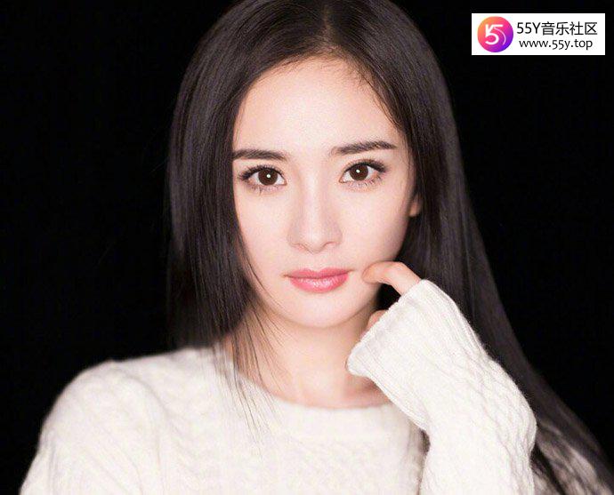 杨幂臭脚外号由来 意外曝光女儿名