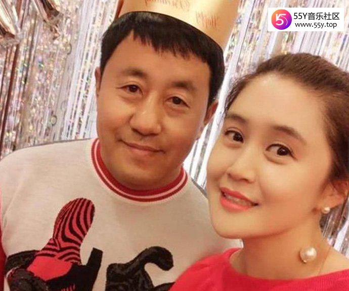 王小宝与妻子吴琼合影