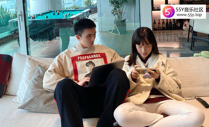 吴大伟和妹妹合照