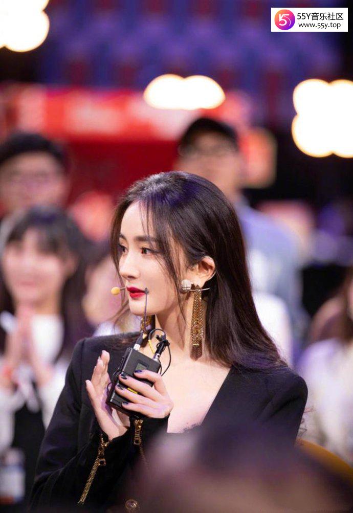 杨幂称清醒的人都是在努力活着的人